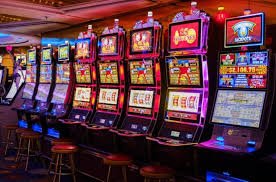 Payout schedule and table rules displayed on screen